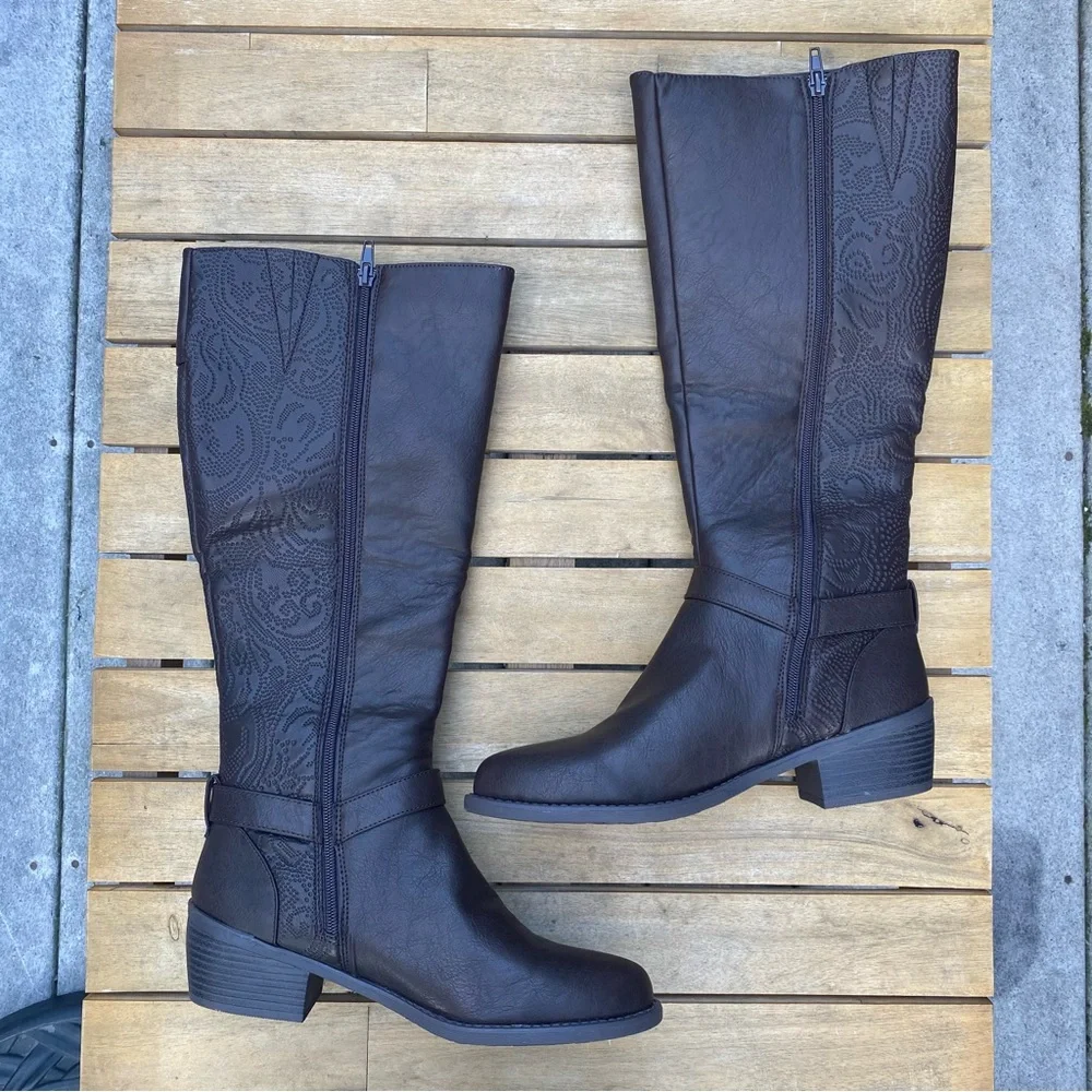 Easy Street Women's Luella Tall Boot Fashion in brown embossed faux leather 9.5N